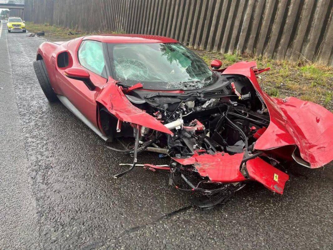 perde-il-controllo-sul-bagnato-e-si-schianta-con-la-ferrari-da-300mila-euro:-lui-illeso,-l’auto-a-pezzi