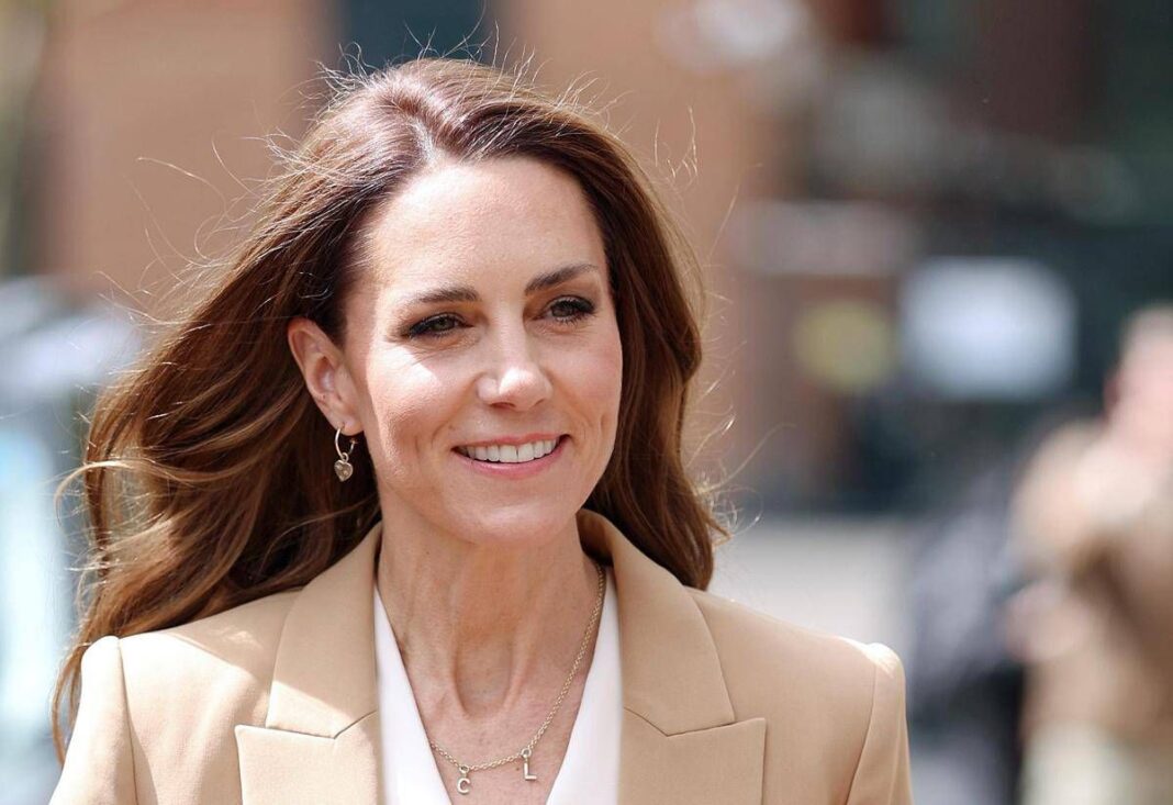 principessa-kate-middleton-a-sorpresa-nell’ospedale-dove-curo-cancro,-ringrazia-medici-e-incontra-pazienti