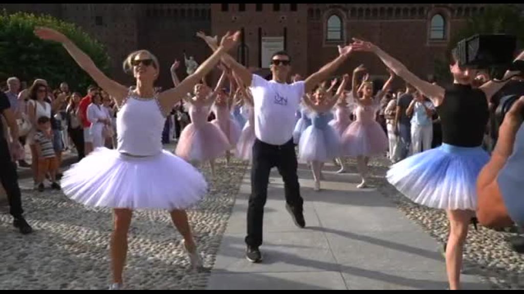 la-grande-marcia-danzante-di-on-dance-giudata-da-roberto-bolle