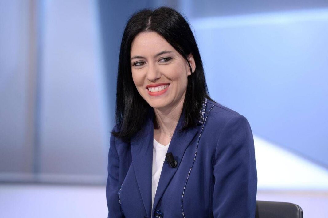 scuola-al-via,-il-messaggio-dell’ex-ministra-azzolina:-“ragazzi,-sognate-senza-paura”